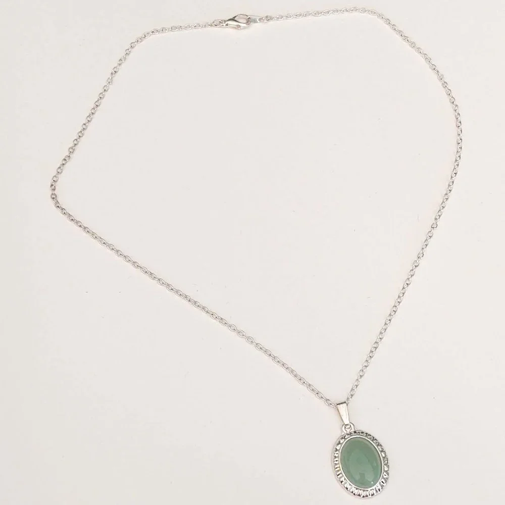 Silver necklace with pale green stone pendant - Picture 9 of 10